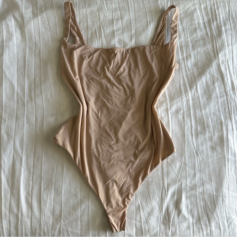 Skims Nude Fits Everybody Square Neck Bodysuit